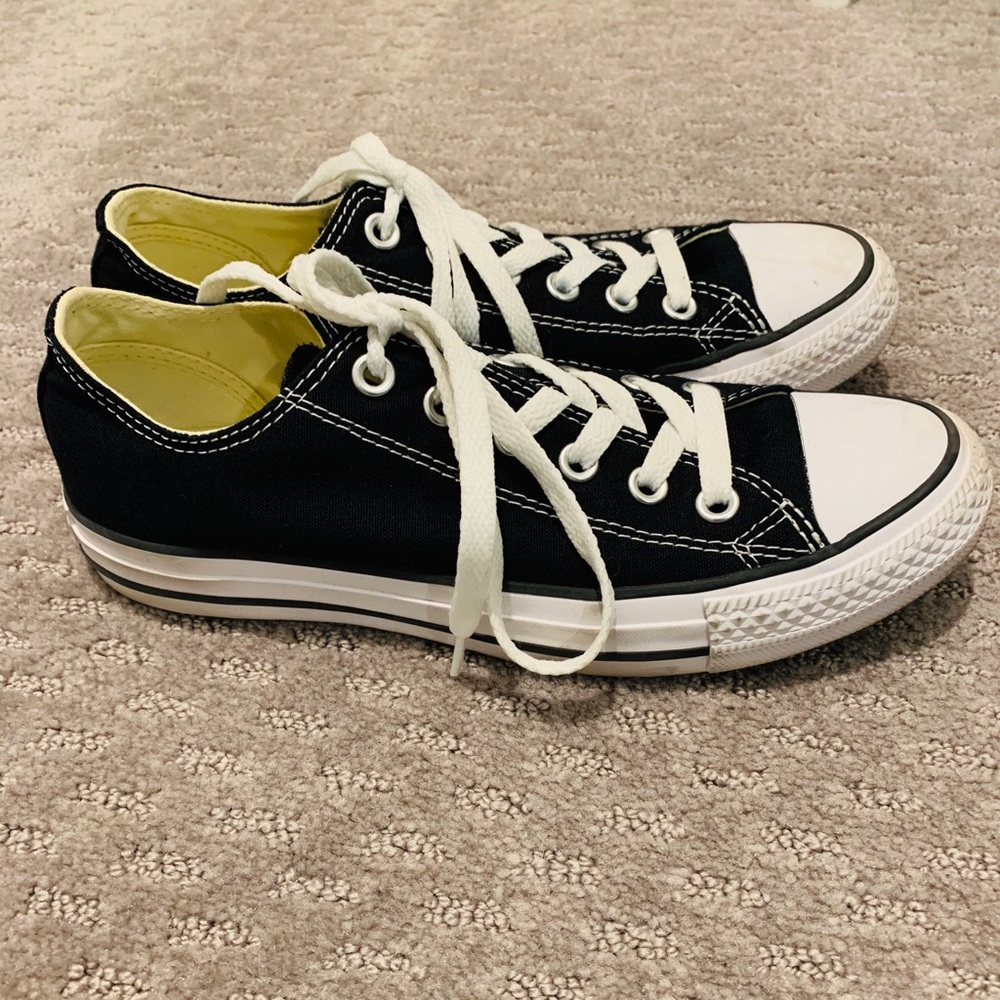 Women’s Black Converse Size 7.5!
